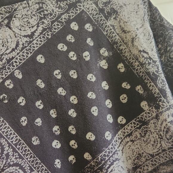 Free Planet Men's Black & Gray Short Sleeve Skull T-shirt Size Med Goth Grunge - Picture 3 of 9